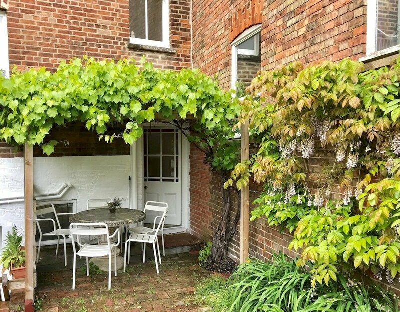 Гостиница The Walton House Spacious 3-bedroom Jericho House Close to City Centre в Оксфорде