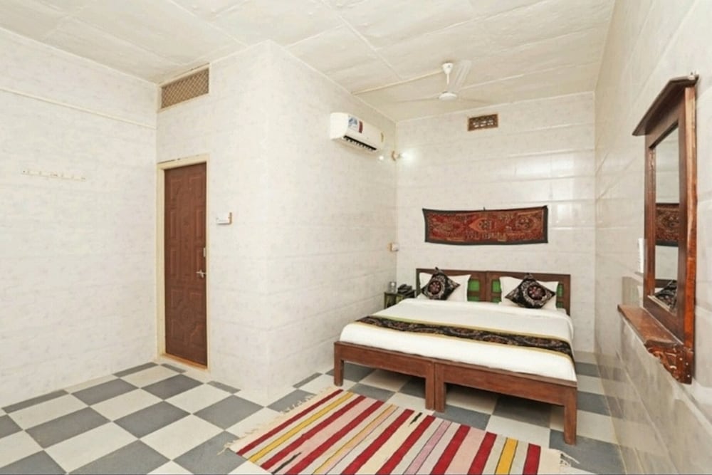 Фото Hotel heera Court