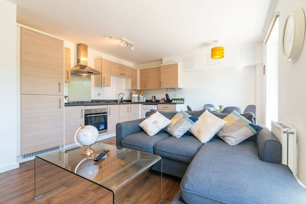 Фото Executive City Apartment -Near Greengate