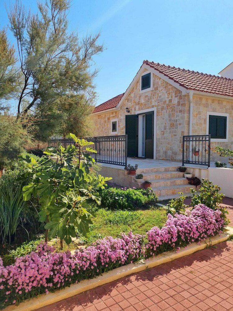 Фото Beach House Calendula