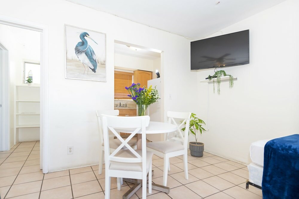 Фото Tropic Isle Hotel and Apartment