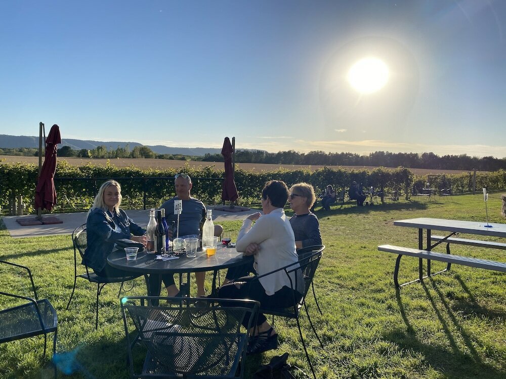 Фото Little Bluff Inn