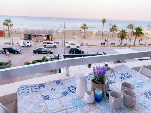 Апартаменты Beach Front Apartment в Ларнаке