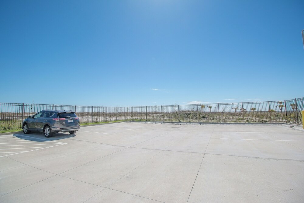 Фото Sea Breeze 1002 Penthouse