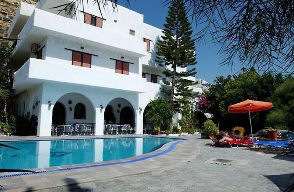 Фото отеля 1