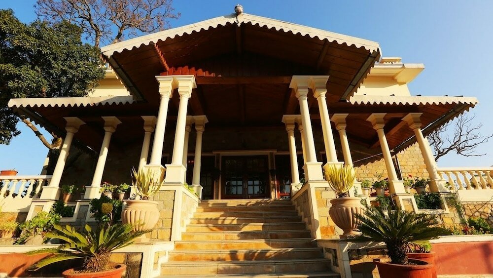 Фото WelcomHeritage Windsor Lodge