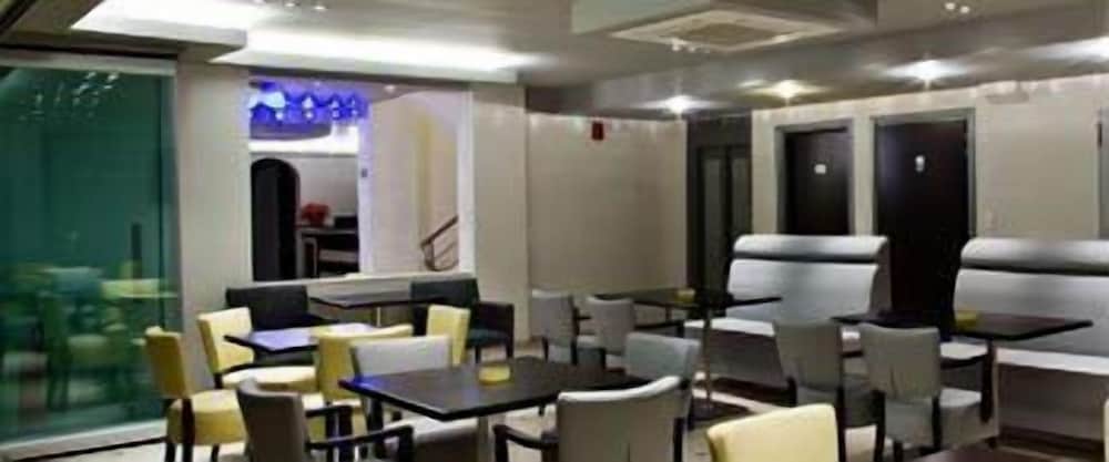 Фото Rg Status Hotel