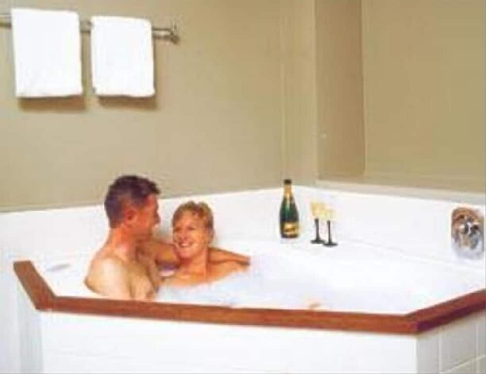 Фото Off Broadway Motel