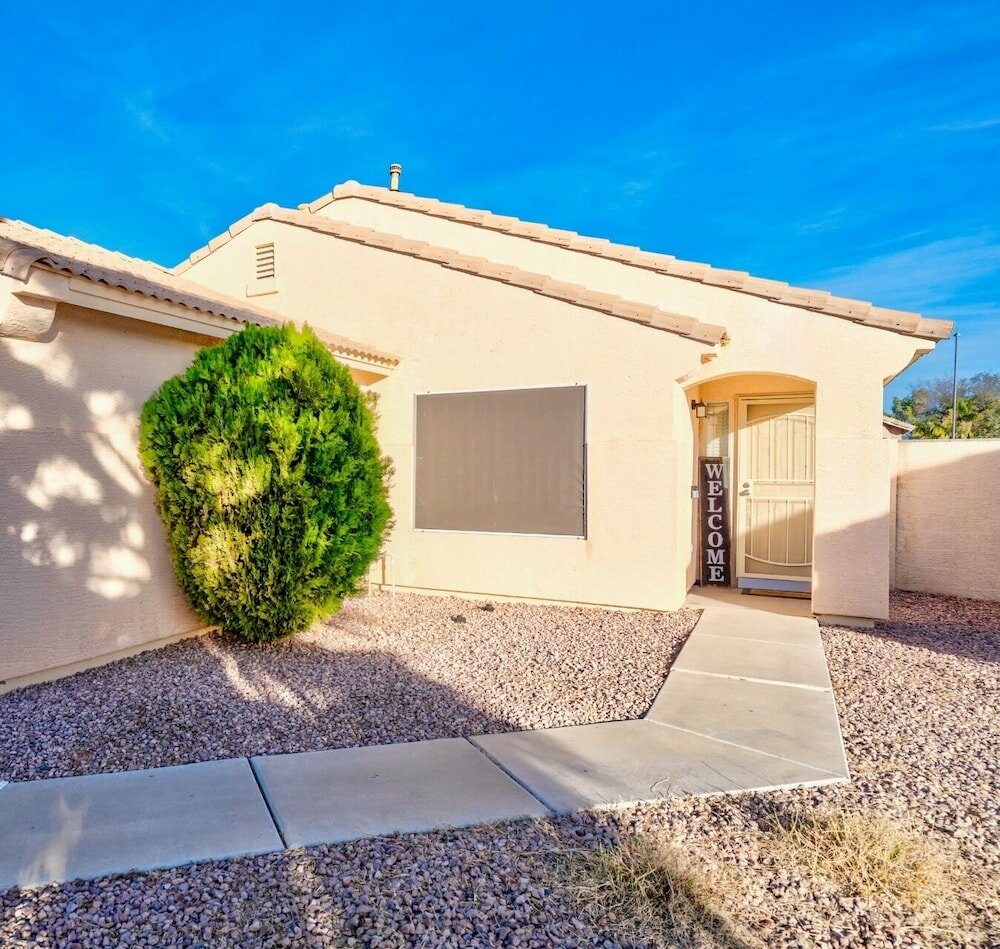 Фото Cozy Hidden Gem - 3br - 1Den w Backyard