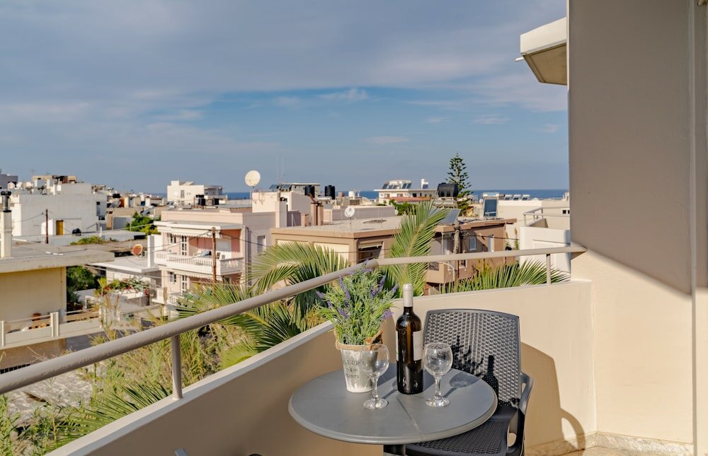 Фото Saint-Trope Studios