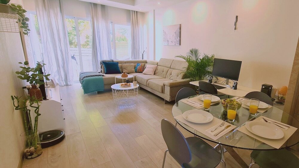 Фото Downtown Retreat by Stay Bnb