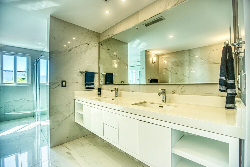 Фото Modern and Fresh Oceanfront Villa