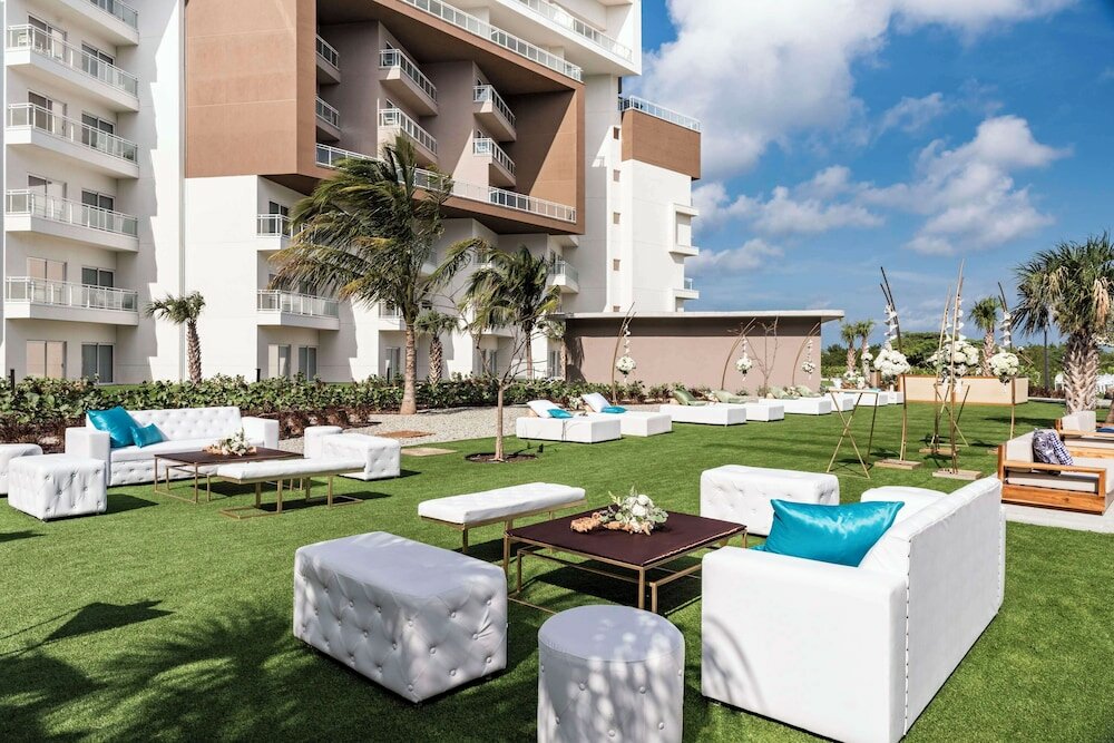 Фото Embassy Suites by Hilton Aruba Resort