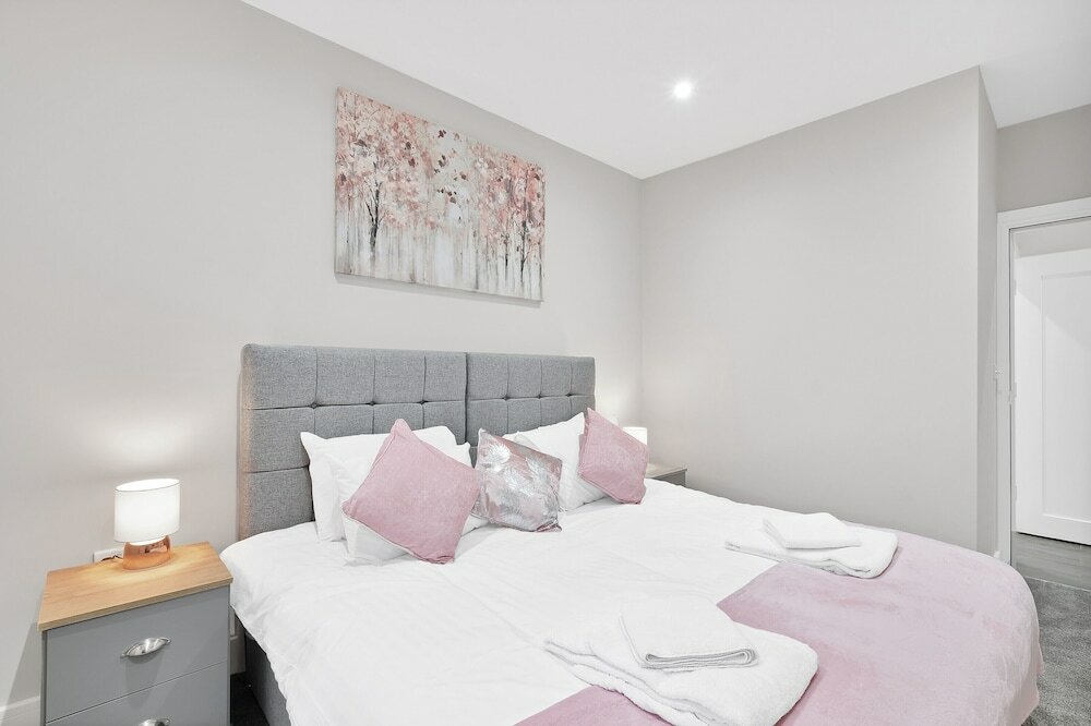 Фото Crown Place 2 & 3 Bedroom Luxury Apts