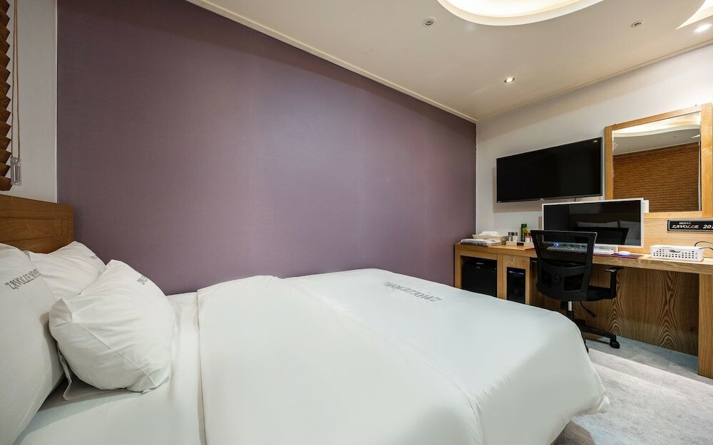 Фото Suwon Station Zavolle