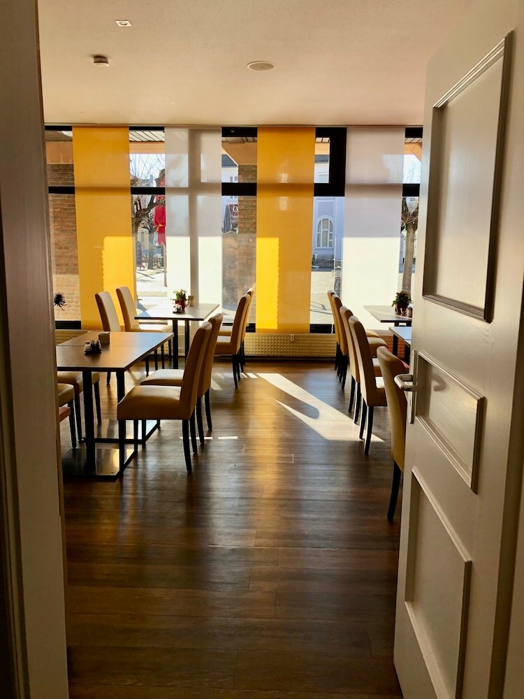 Фото Montana Hotel Köln-Bonn Airport