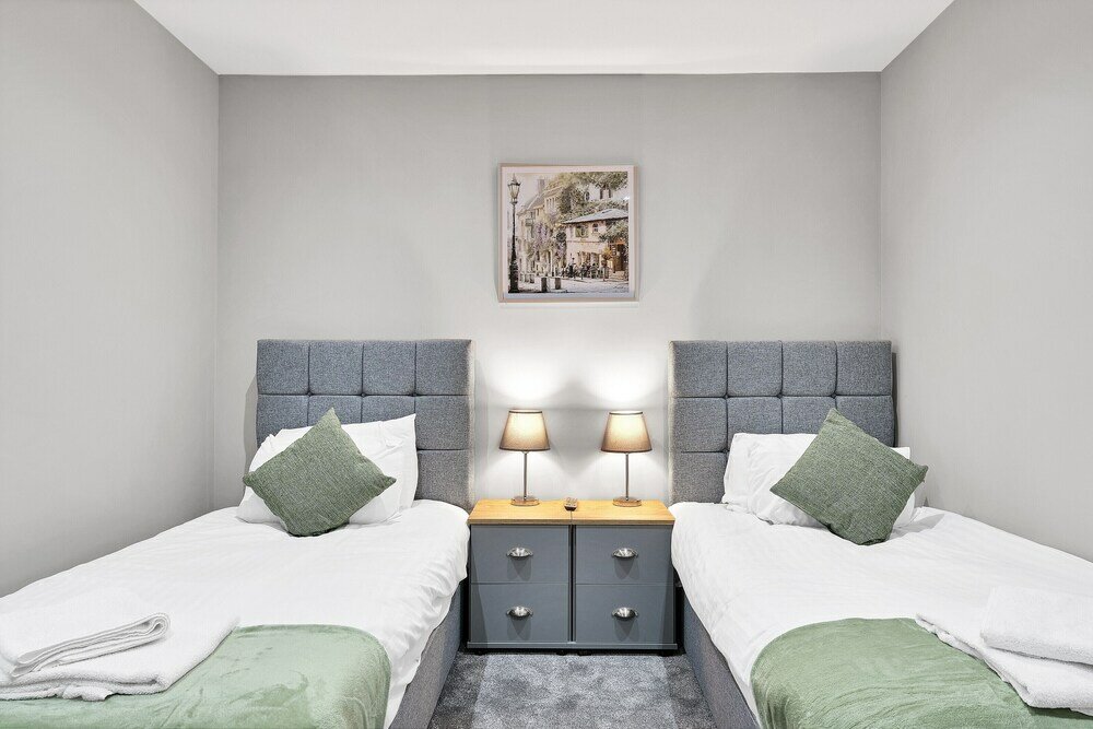 Фото Crown Place 2 & 3 Bedroom Luxury Apts