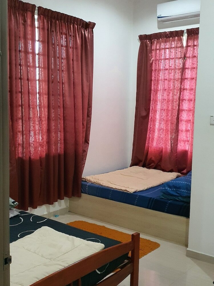 Фото Oyo Home 90496 Delima Homestay