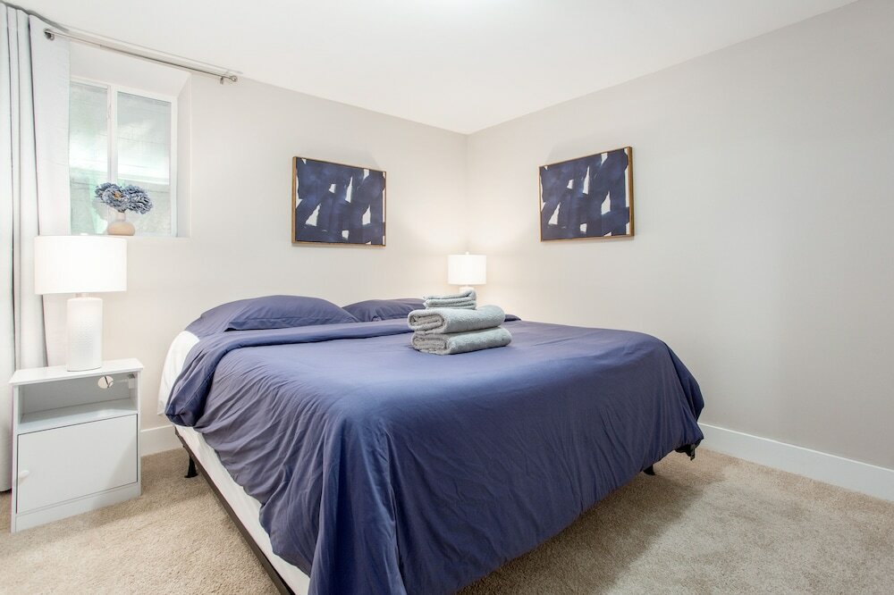 Фото The Gamer-4br Home-Near Everything Atl