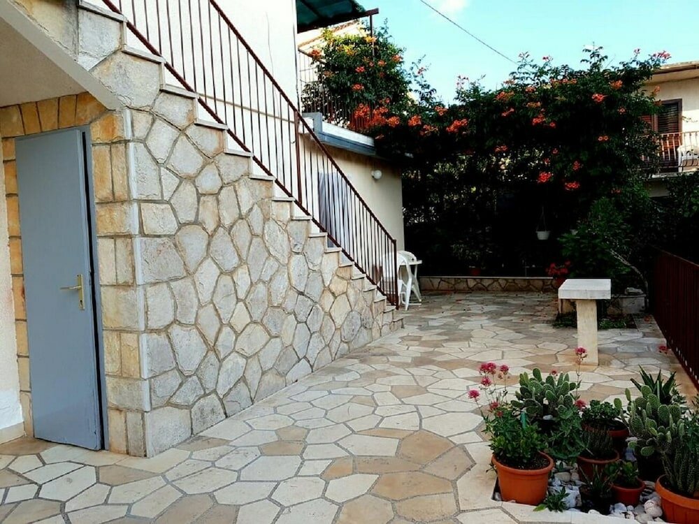 Фото Tonka - 150 m From Beach - A1 Prizemlje