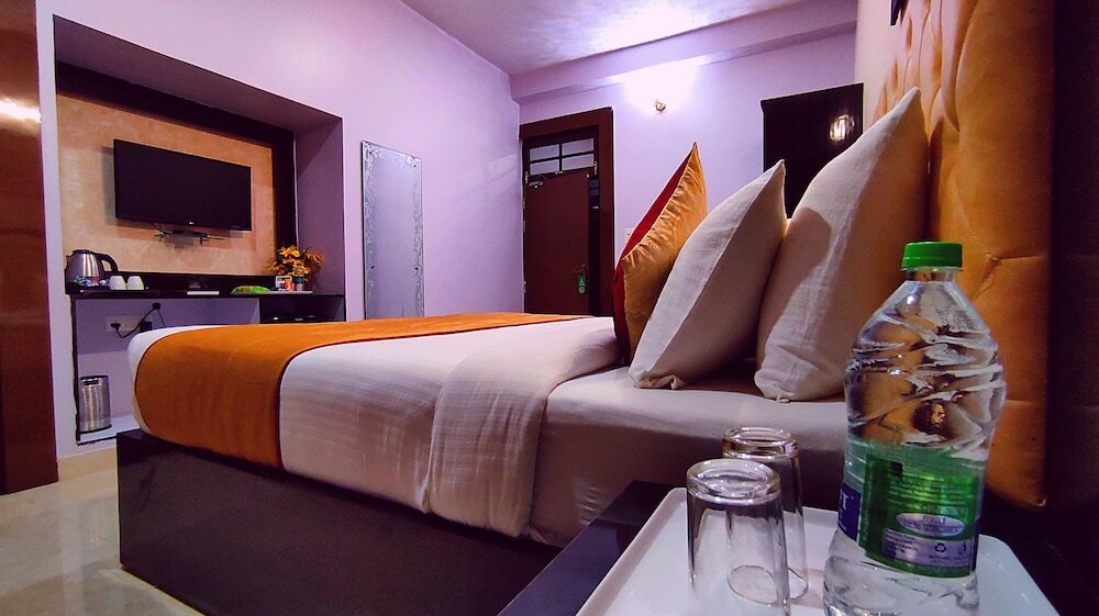 Фото Hotel Aradhna Inn by ShriGo Hotels