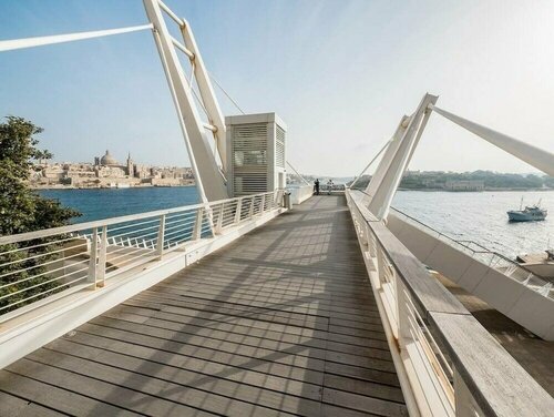 Гостиница Modern 2br Apartment in Central St Julian s