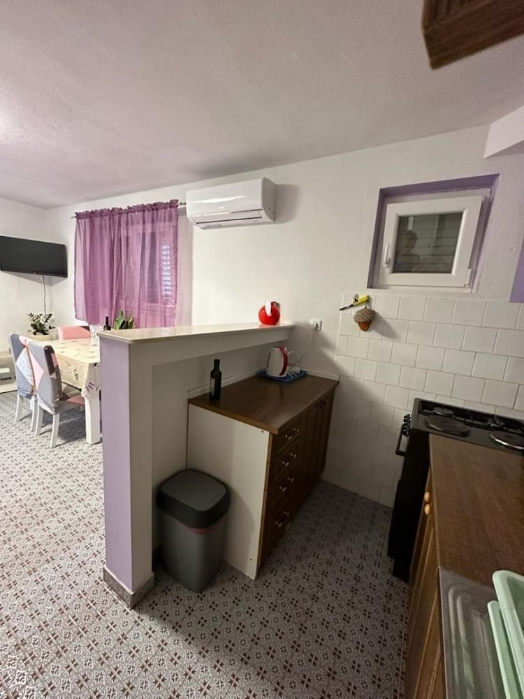 Фото Tonka - 150 m From Beach - A1 Prizemlje