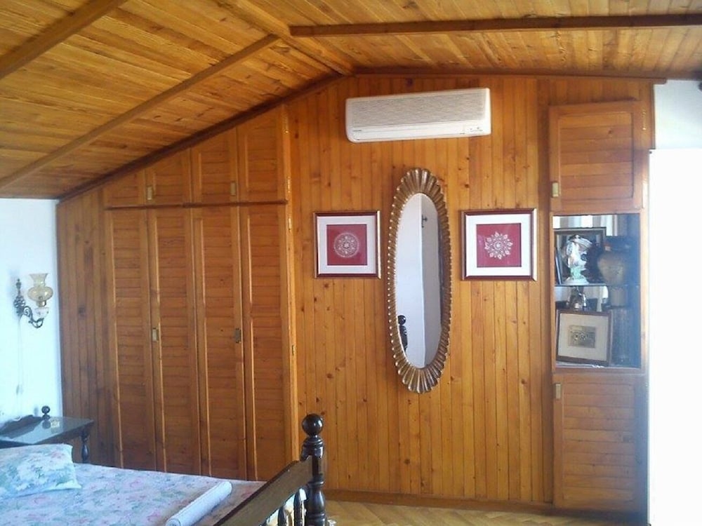 Фото Bobi - 50 m From Beach - H