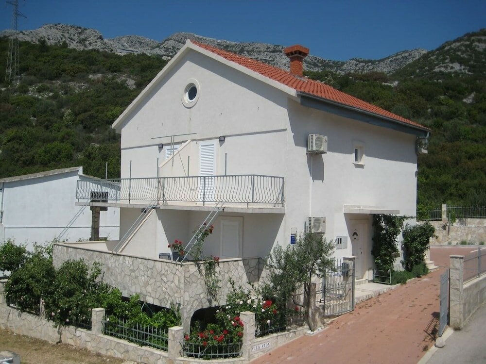 Фото Vida With Garden - A1 - Naranča