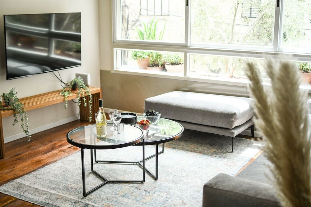 Фото Stylish and Modern 3br TelAviv Apartment