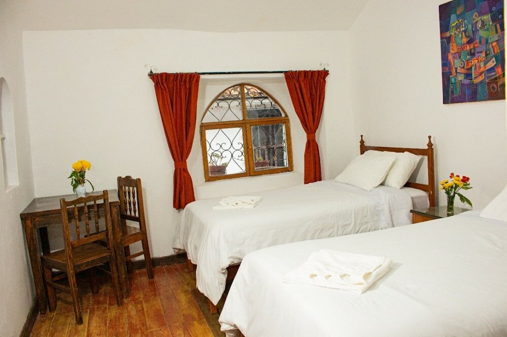 Фото Catama Inn Hotel