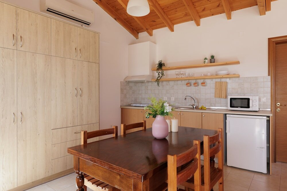 Фото The Island Life Apartments by Konnect, Ipsos Beach