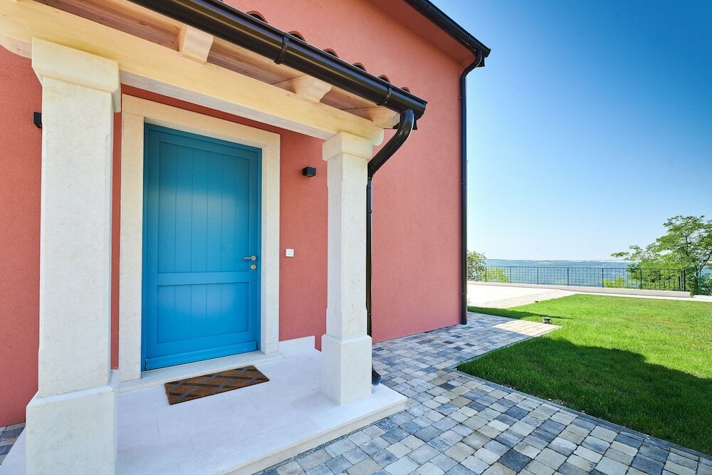 Фото Rainis Hill Top Villa