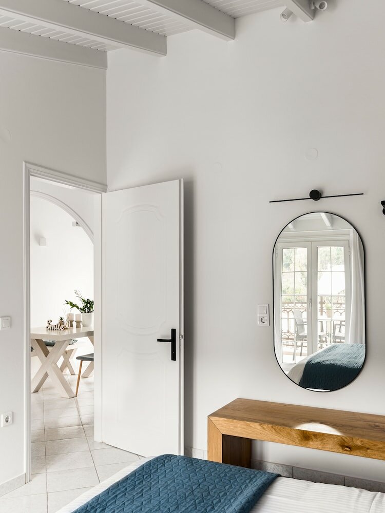 Фото The Seaview Corner Apartments by Konnect, Ipsos