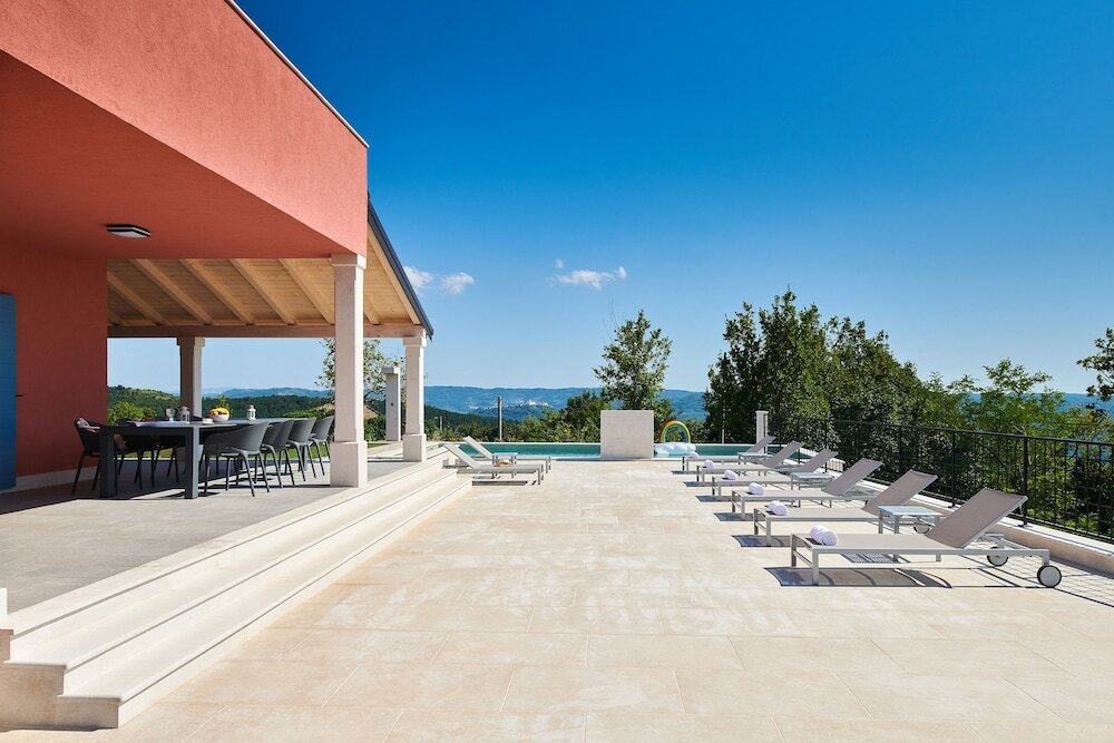 Фото Rainis Hill Top Villa