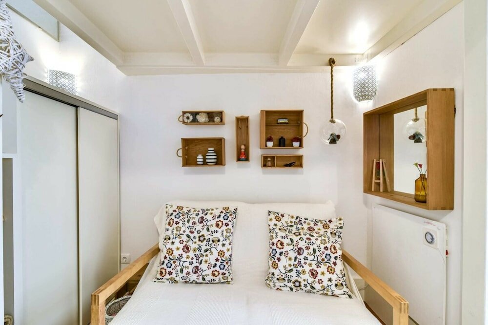 Фото Comfortable Studio in Trendy Bica Neighbourhood