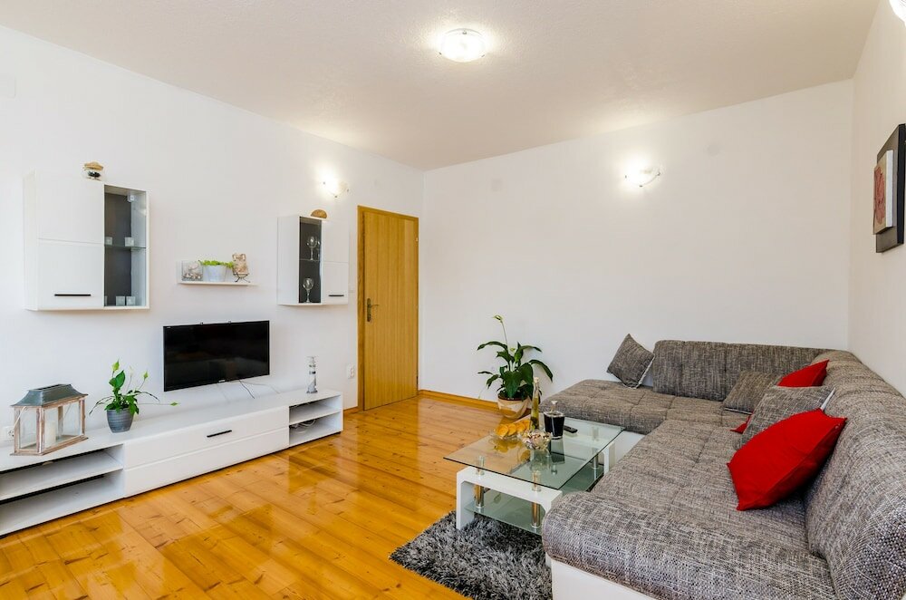 Фото Apartments & Rooms Maždin