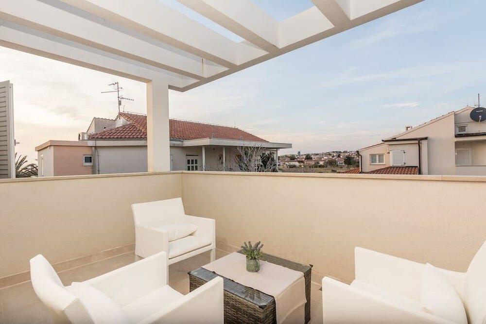 Фото Luxury Villa White Rose with the Pool