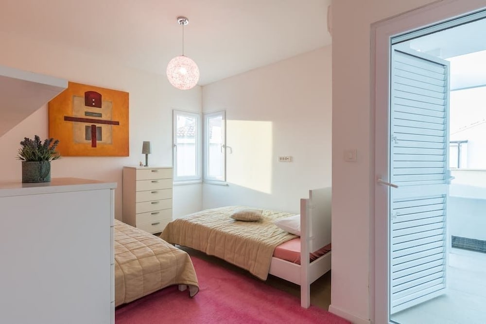 Фото Luxury Villa White Rose with the Pool