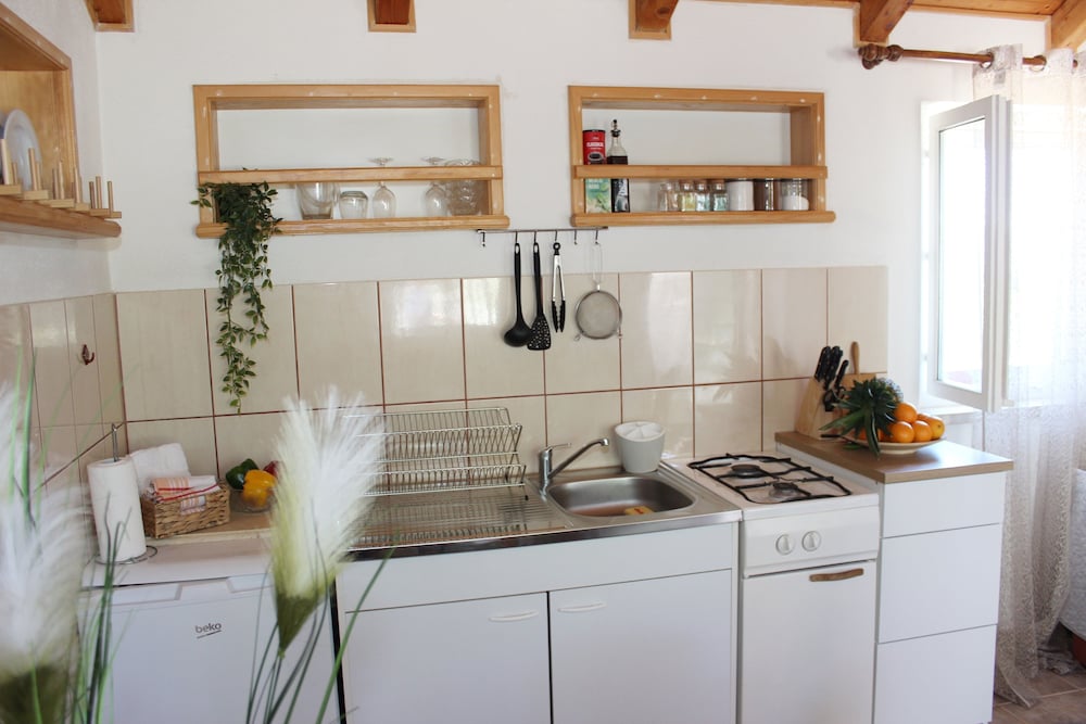 Фото Robinson House Dubrova