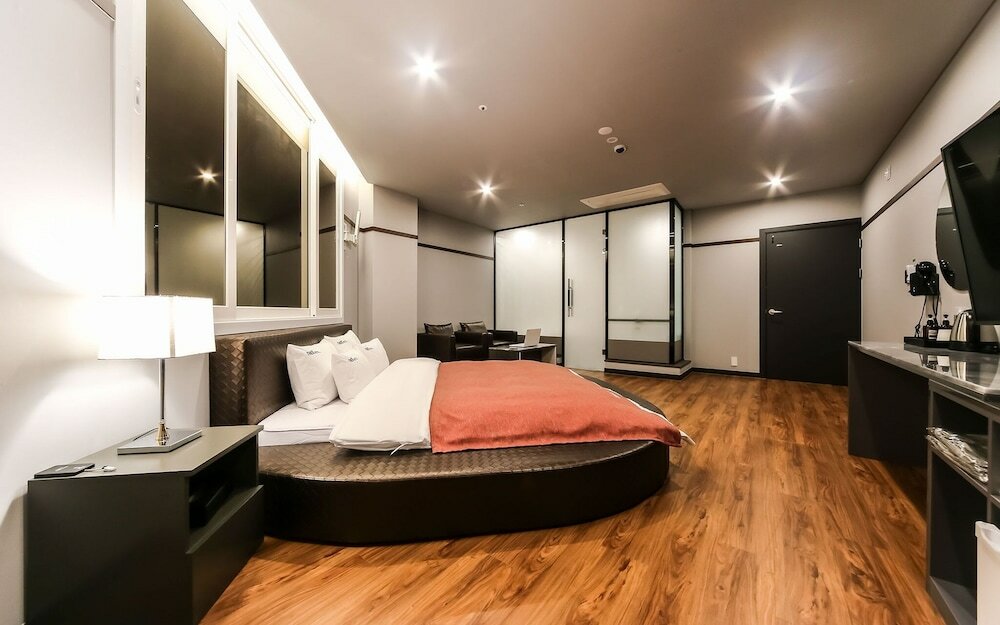 Фото Changwon Jinhae Yongwon Hotel The K