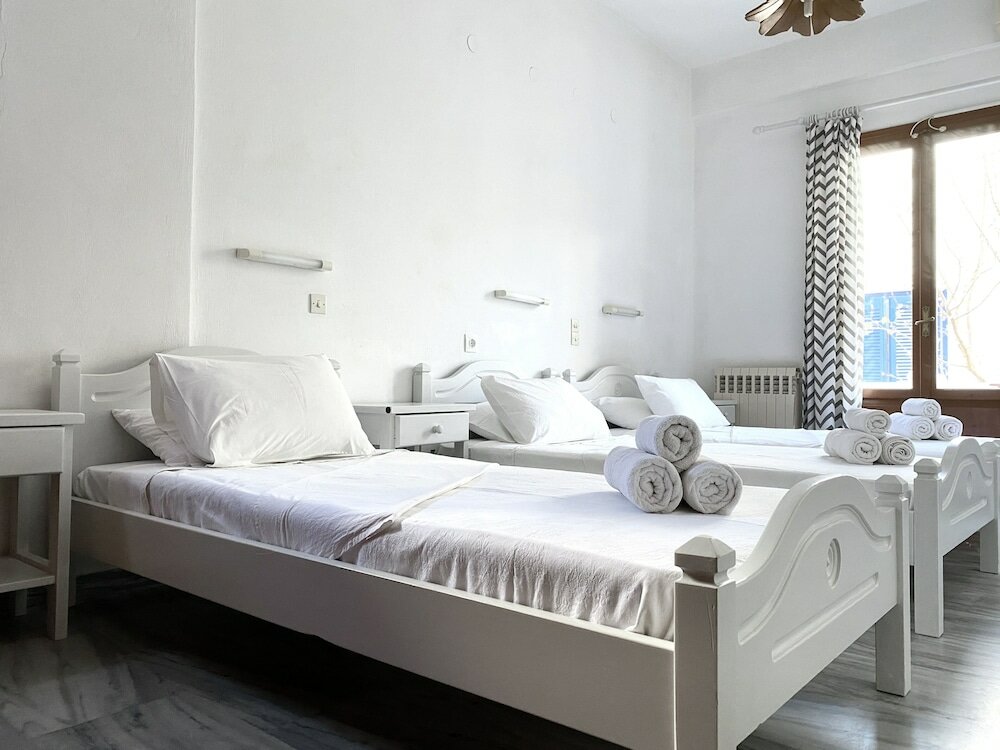 Фото Helliniko Studios - Adults Only