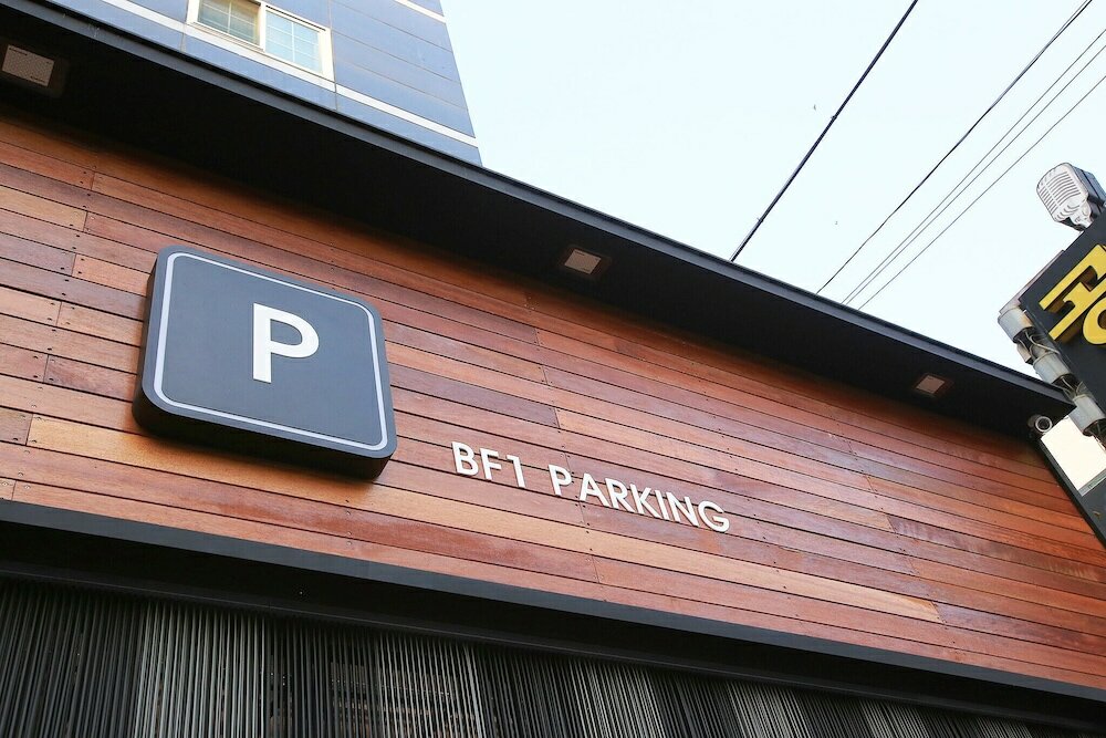 Фото Suwon City Hall Station Rose