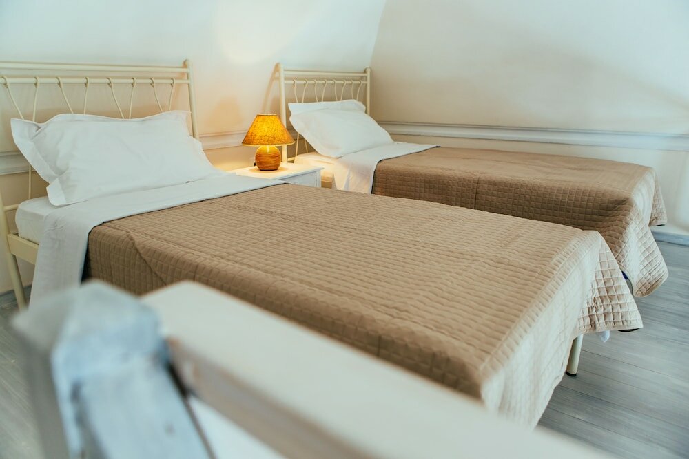 Фото Day One Fira Mansion