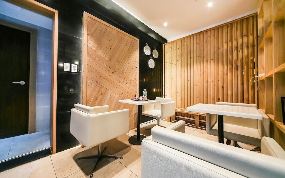 Фото Changwon Myeongseodong Hotel Sky