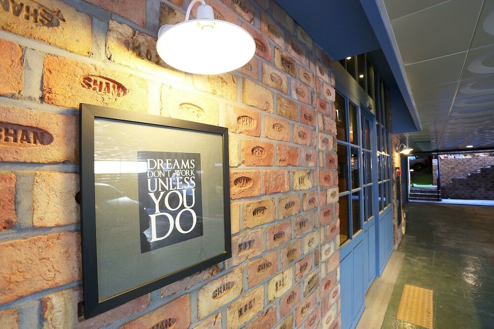 Фото Suwon City Hall Stn Soseol Smith Hotel