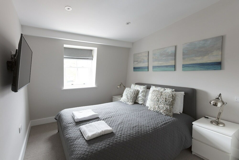 Фото Immaculate Central Windsor Town House