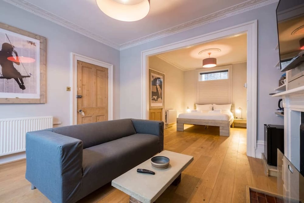 Фото Large Modern Studio Apartment by the Beach