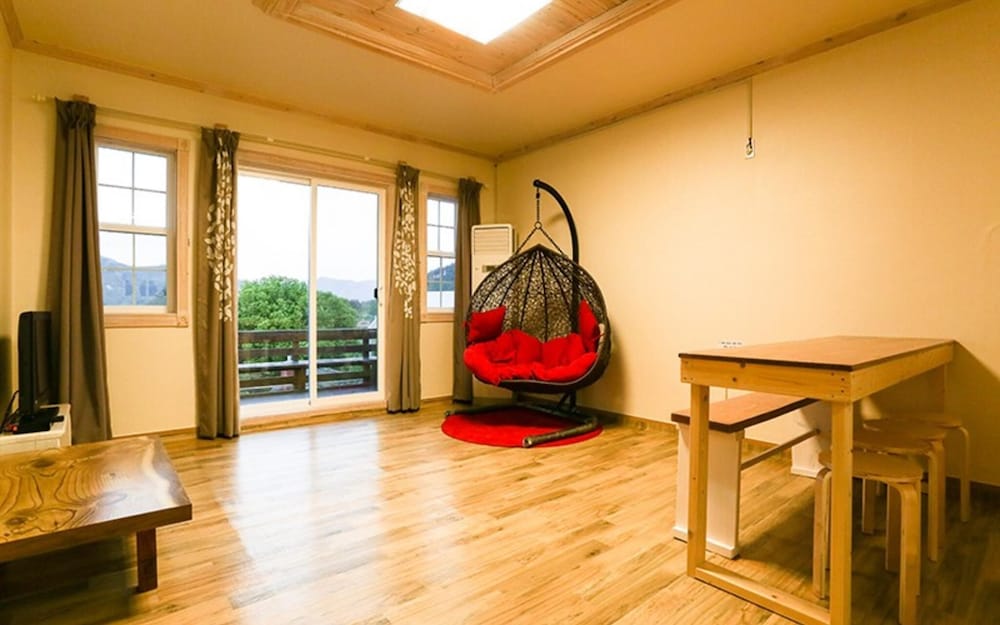 Фото Geochang Time Stay Pension