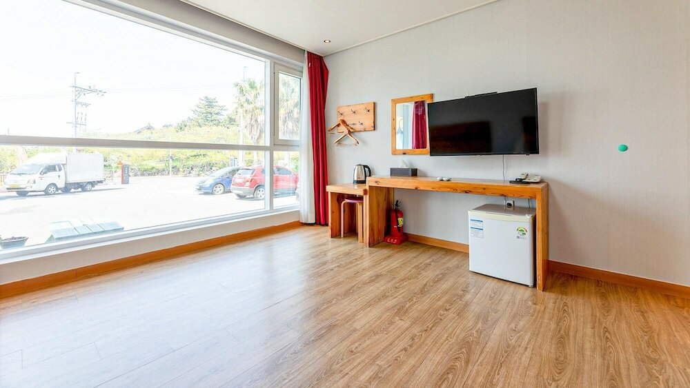 Фото Jeju Dodubong